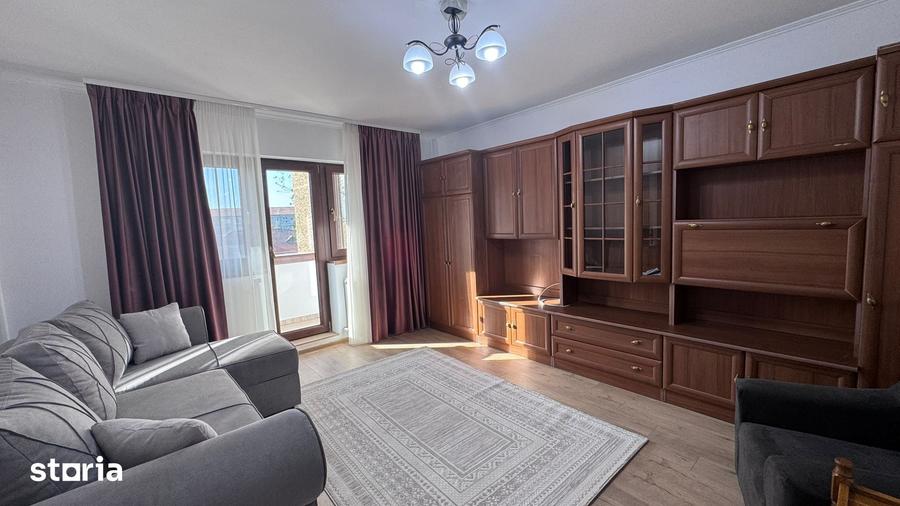 Apartament cu 4 camere semidecomandat în Central
