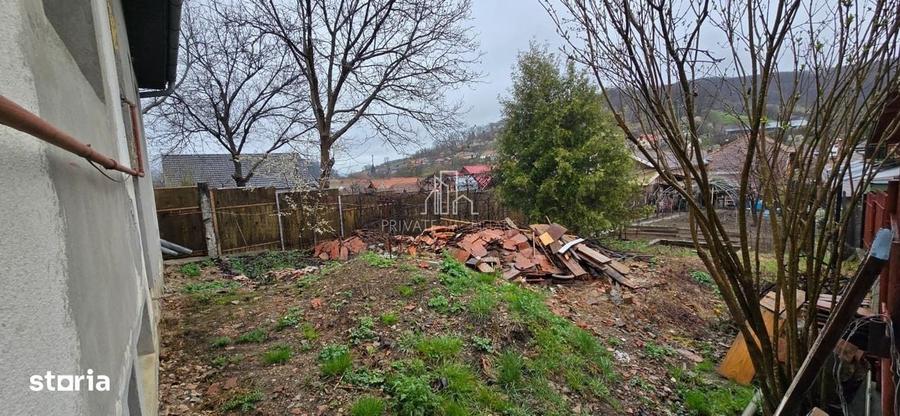 Casă cu 2 camere decomandat în Angofa