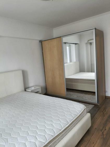 Apartament cu 2 camere decomandat în Splaiul Unirii