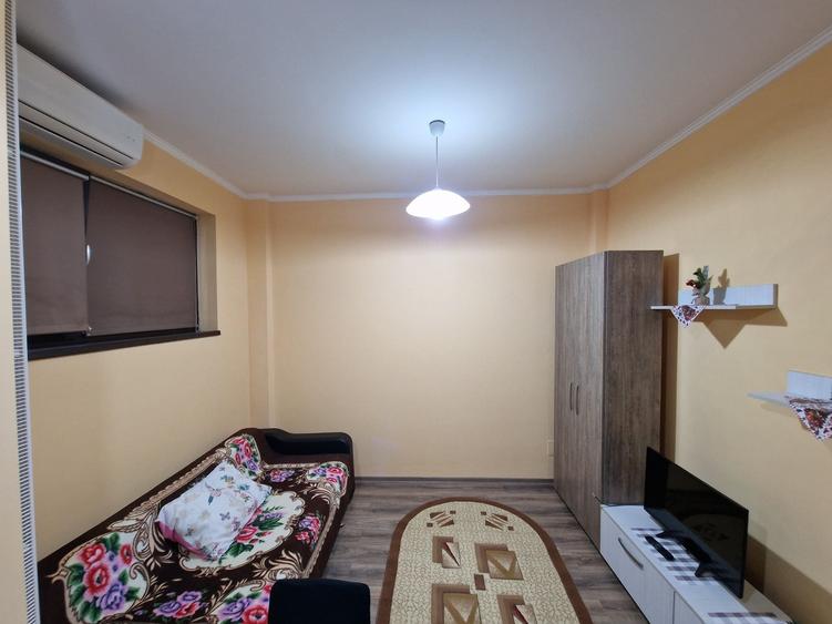 Garsonieră decomandată în Sud