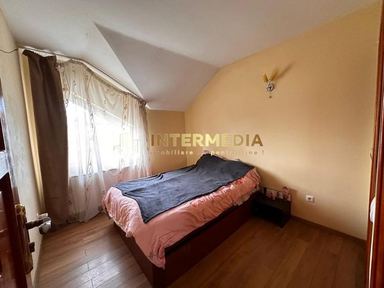 Casă individuală cu 3 camere cu Canalizare în Central