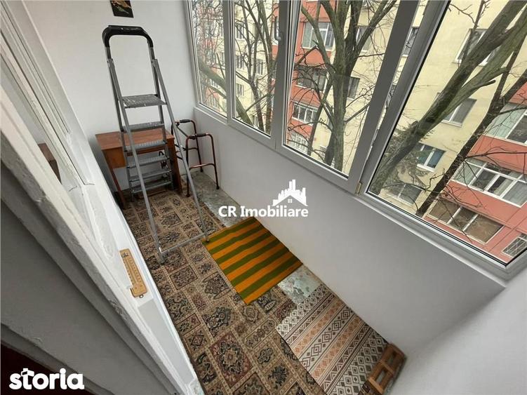 Apartament cu 4 camere decomandat în Rahova