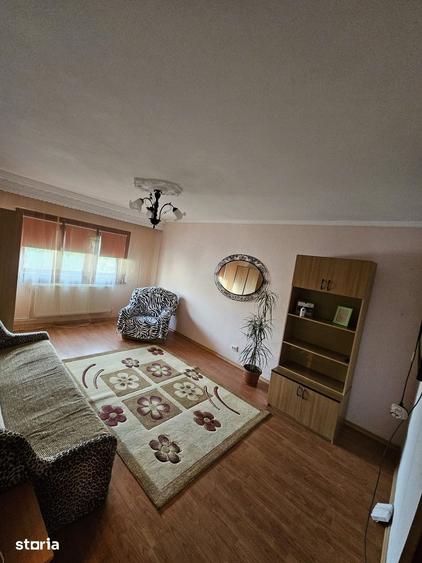Apartament cu 2 camere decomandat în Calarași 4