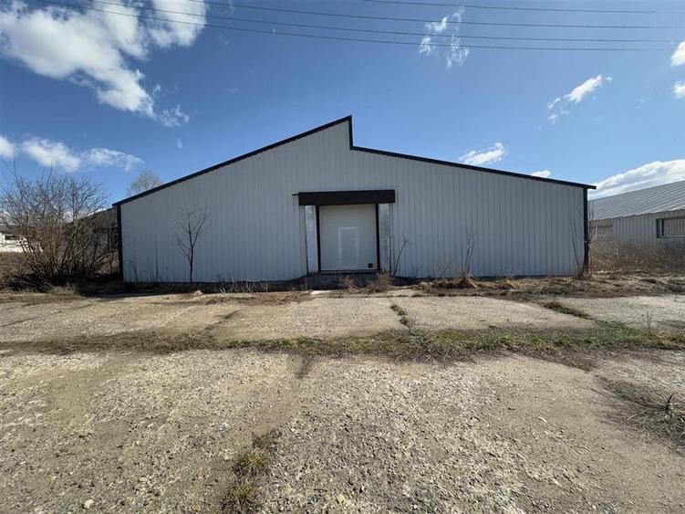 Spațiu industrial, de 8,164 mp, în Ciohorăni