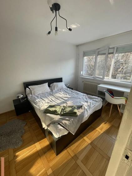 Apartament cu 3 camere semidecomandat, mobilat în Tipografilor