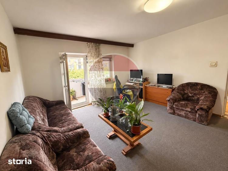Apartament cu 2 camere semidecomandat, mobilat în Craiovița Nouă