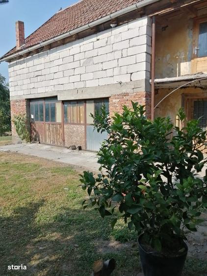 Casă cu 4 camere în Vânători