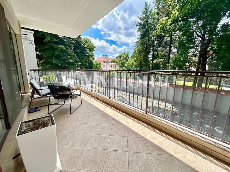 Apartament cu 4 camere decomandat în Kiseleff