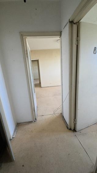 Apartament cu 2 camere semidecomandat în Colentina