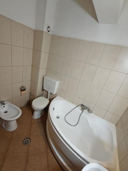 Casă cu 4 camere cu Teren 100 Mp în Central