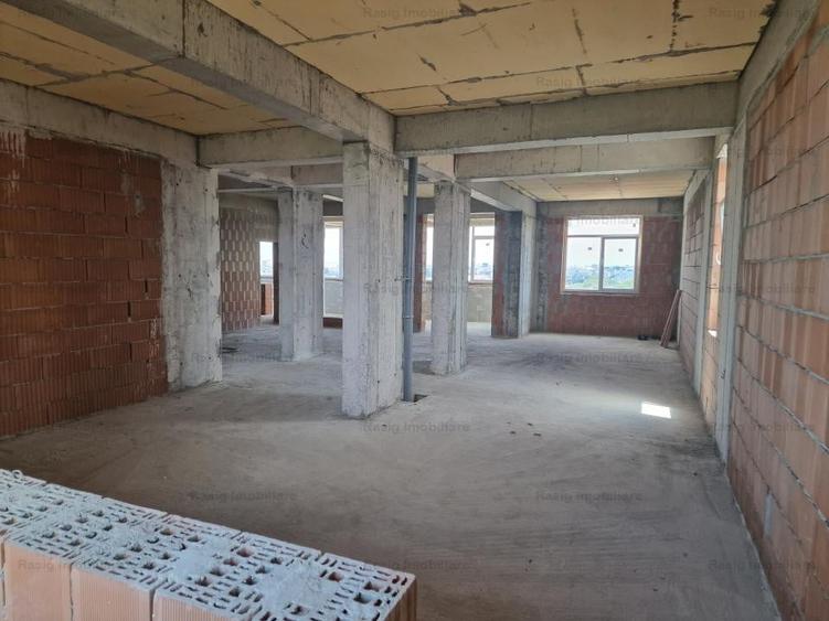 Apartament cu 5 camere decomandat în Parcul Carol