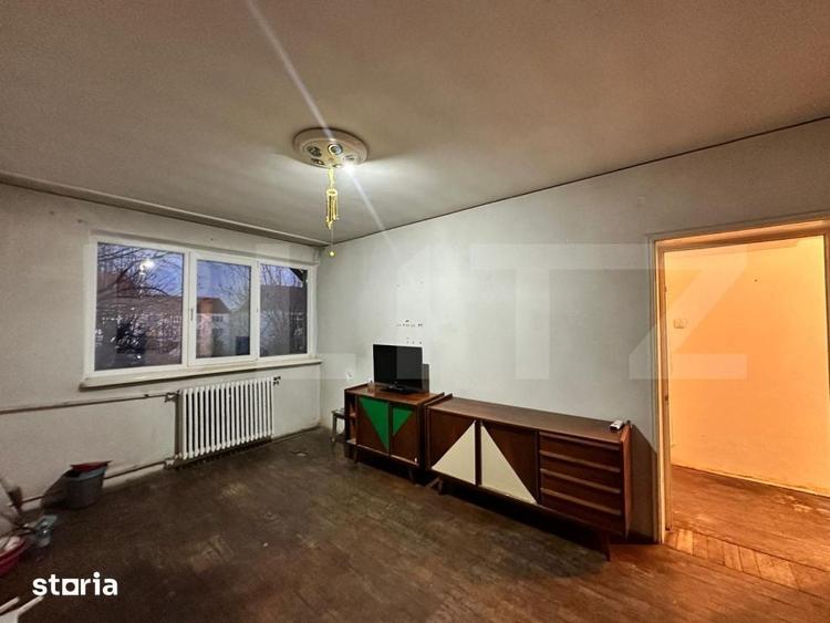 Apartament cu 3 camere semidecomandat în Rovine