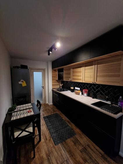 Apartament cu 3 camere decomandat, mobilat în Ultracentral