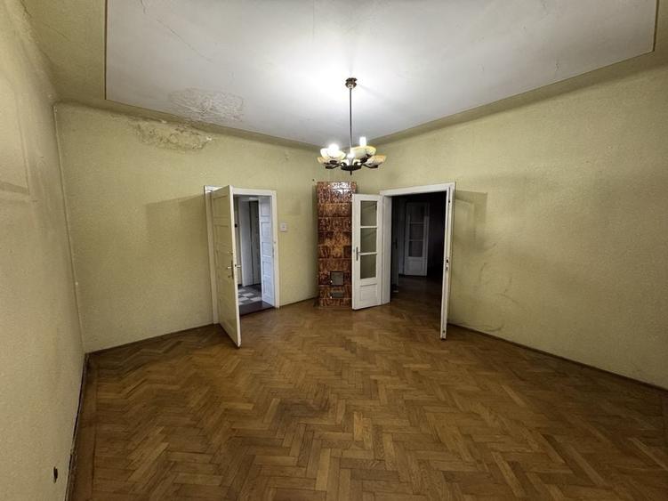 Casă cu 3 camere în Central