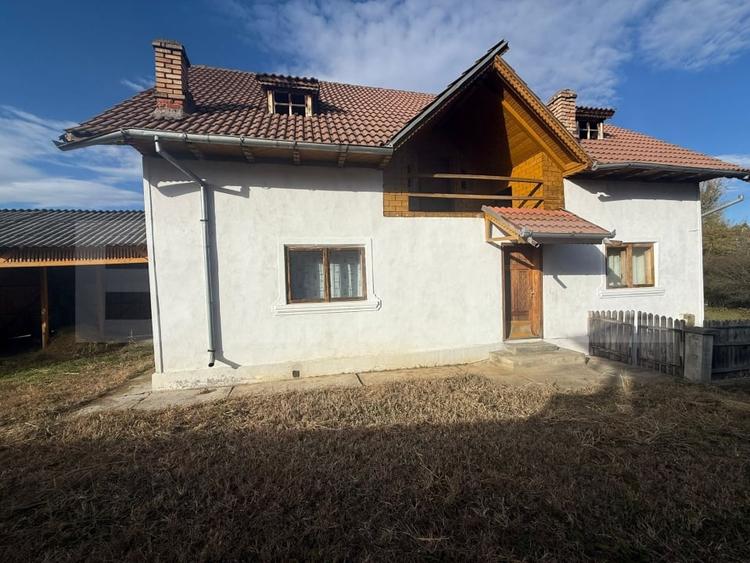 Casă individuală cu 4 camere cu Teren 1315 Mp în Malu cu Flori