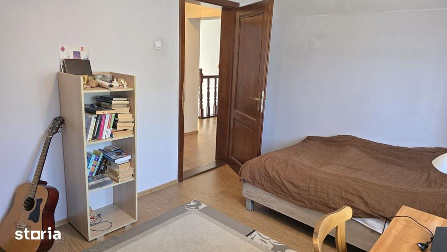 Casă cu 5 camere cu Teren 559 Mp în Viile Noi