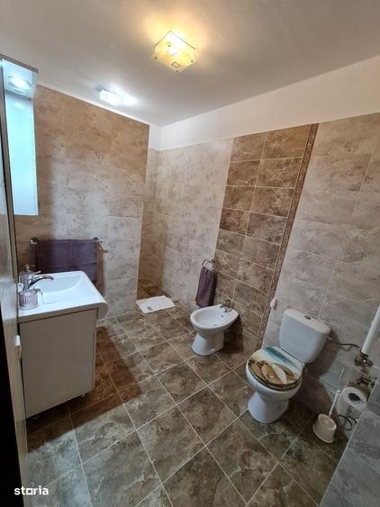 Apartament cu 3 camere decomandat în Intim