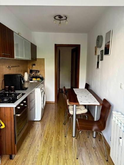 Apartament cu 3 camere decomandat, mobilat în Berceni
