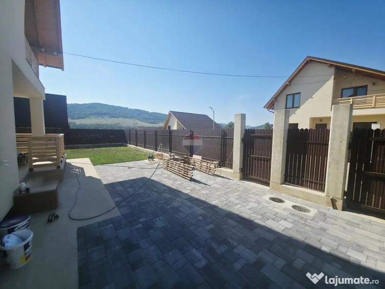 Casă cu 4 camere cu Teren 550 Mp în Calea Romanului