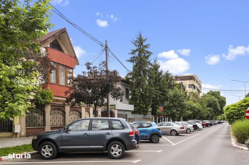 Casă cu 4 camere în Vatra Luminoasă