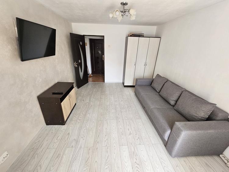 Apartament cu 2 camere decomandat în Podu Roș