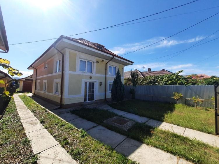 Casă individuală cu 5 camere cu Garaj în Săvinești
