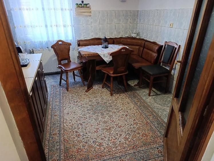 Apartament cu 4 camere decomandat în Dărmănești