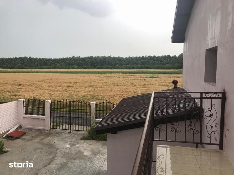 Casă cu 6 camere cu Teren 500 Mp în Petrăchioaia