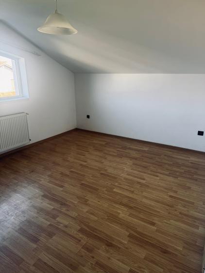 Apartament cu 3 camere semidecomandat în Chișoda