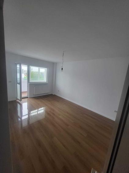 Apartament cu 3 camere decomandat în Mioriței