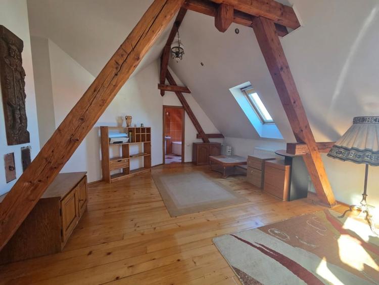 Apartament cu 5 camere, mobilat în Central