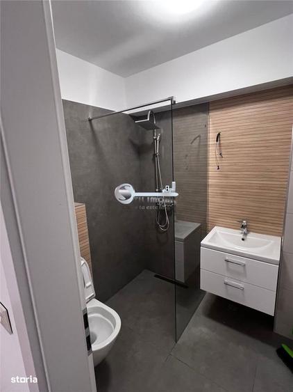 Apartament cu 3 camere, mobilat în Central