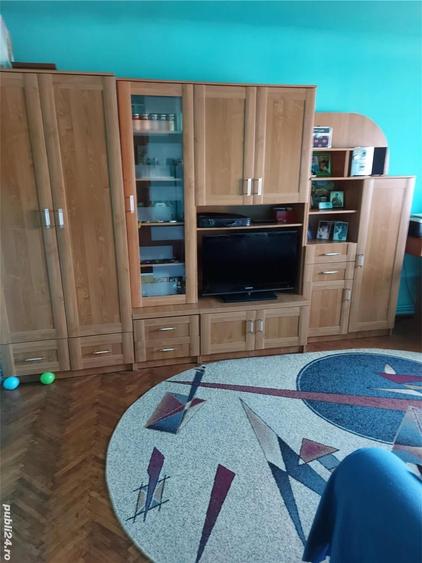 Apartament cu 3 camere decomandat în Rovine