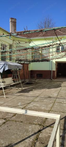 Casă cu 4 camere cu Teren 600 Mp în Intim