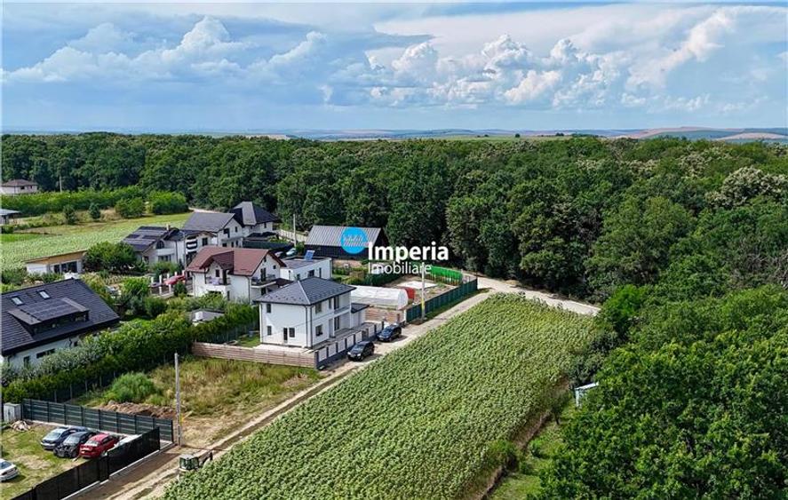Casă individuală cu 4 camere cu Canalizare în Valea Ursului