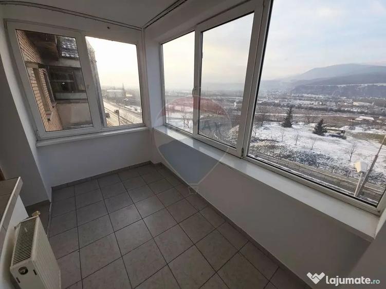 Apartament cu 2 camere decomandat în 1 Mai