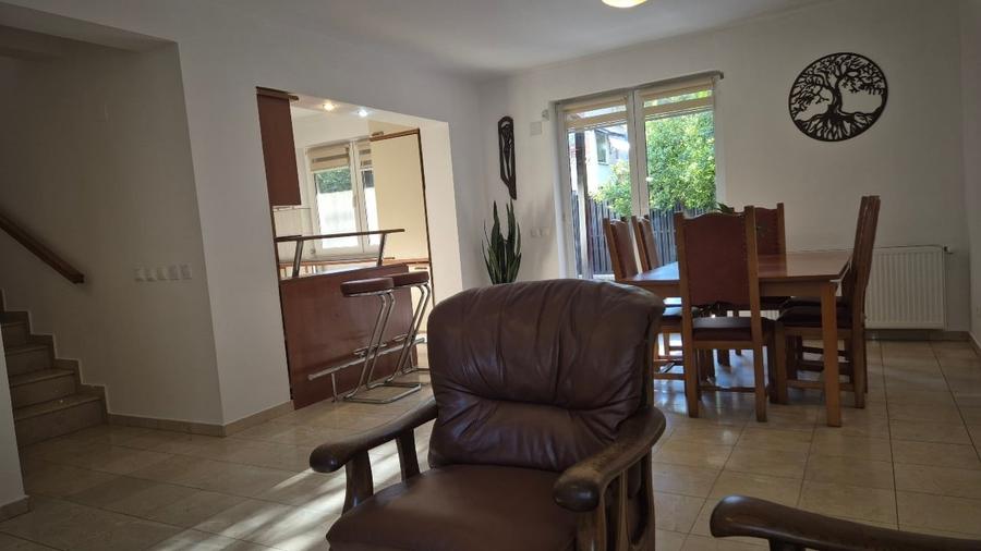 Duplex cu 5 camere cu Canalizare în Central