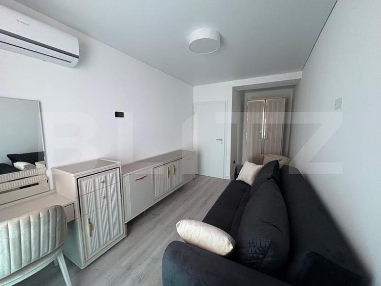 Apartament cu 3 camere semidecomandat, mobilat în Zorilor