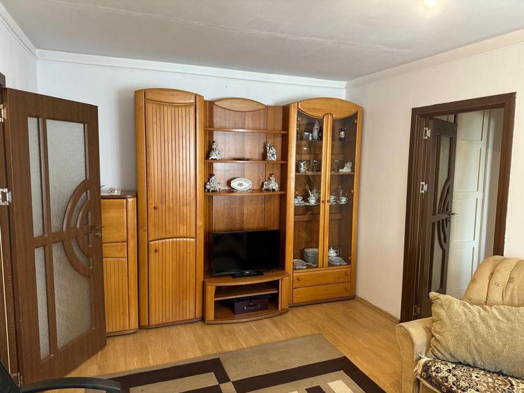 Apartament cu 2 camere semidecomandat în Exterior Vest