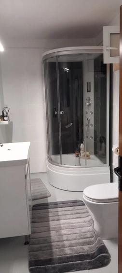 Casă cu 7 camere cu Teren 370 Mp în Central