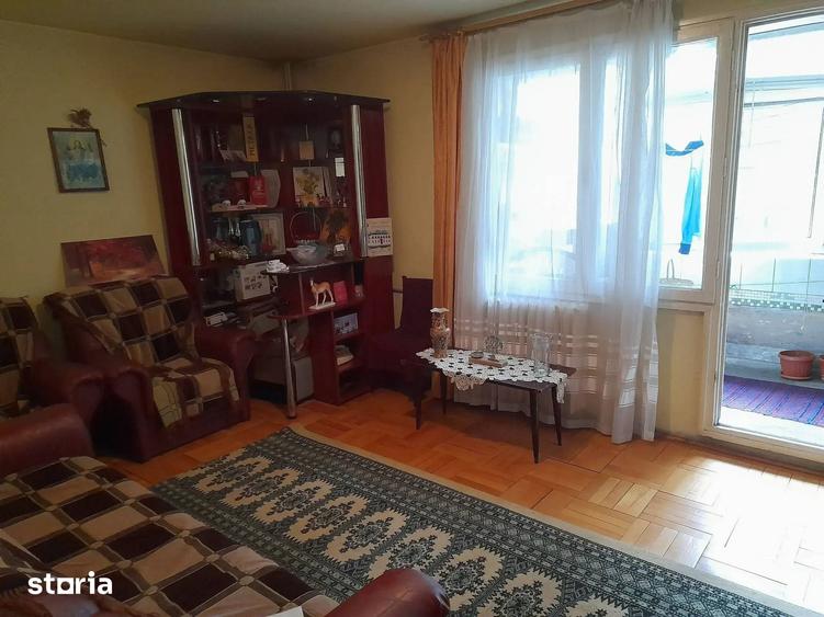 Apartament cu 4 camere în Drumul Taberei