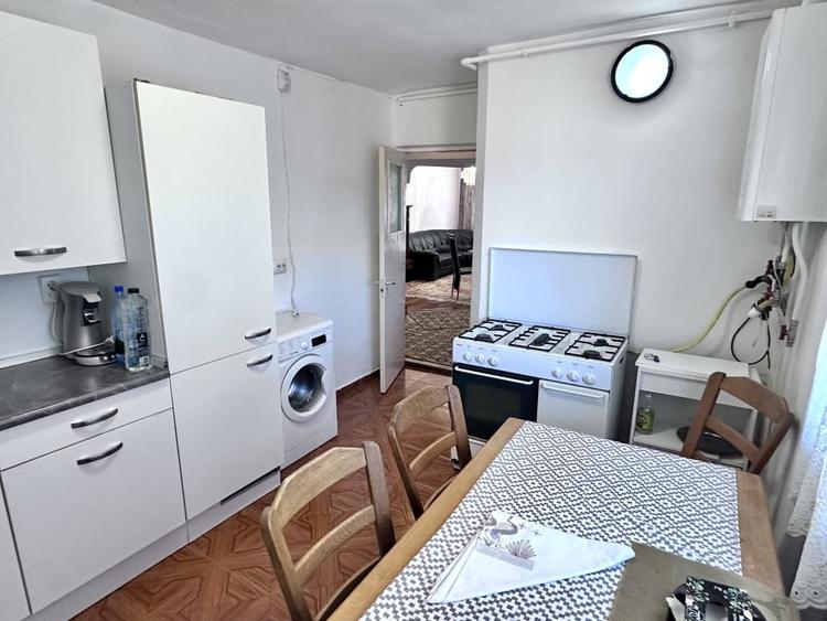 Apartament cu 4 camere decomandat, mobilat în Cetate