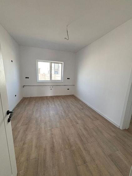 Apartament cu 4 camere decomandat în Moșnița Veche