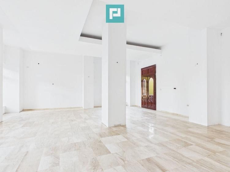 Casă individuală cu 8 camere cu Canalizare în Covăsinț