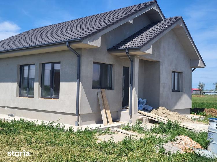 Casă cu 4 camere cu Teren 500 Mp în Sântandrei