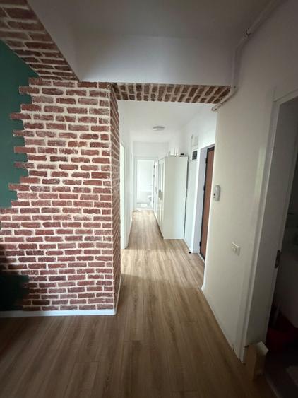 Apartament cu 3 camere decomandat în Sisești