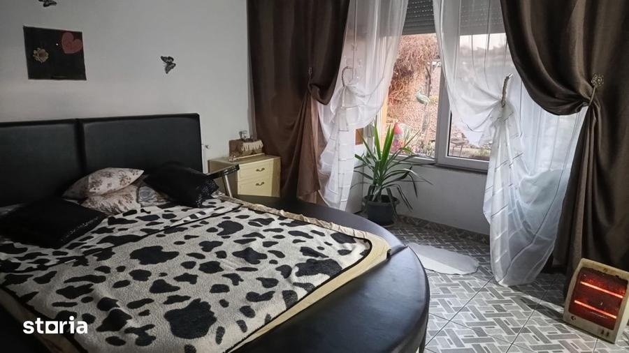 Casă cu 4 camere cu Teren 1460 Mp în Bariera Vâlcii