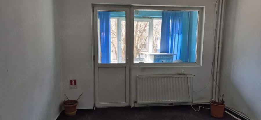 Apartament cu 3 camere semidecomandat în Govândari