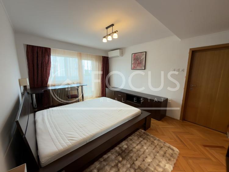 Apartament cu 3 camere semidecomandat, mobilat în Tei