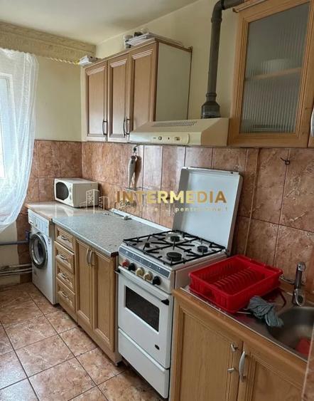 Apartament cu 2 camere semidecomandat în Cetate